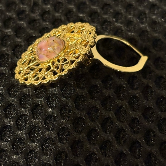 Vintage Gold Filigree Oval Scarf Slide
Clip with Pink/Peach Marbled Cabochon - Picture 6 of 13